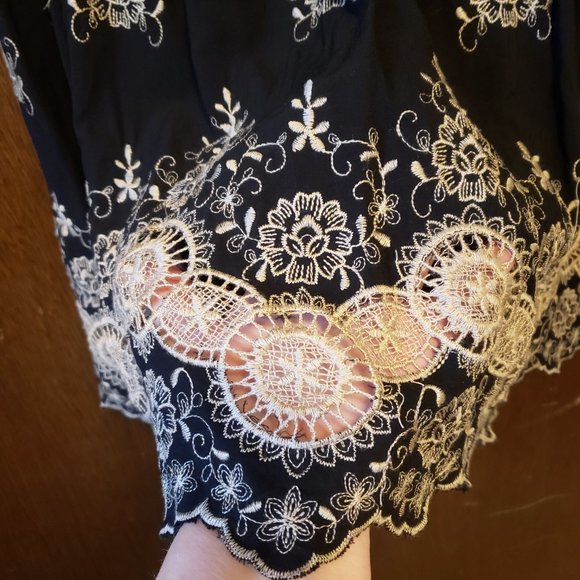 Flowy dress with embroidery and lace - Picture 2 of 12